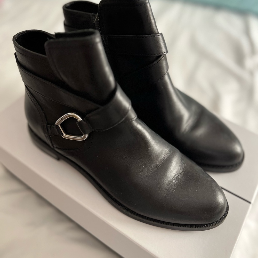 Ralph Lauren boots come with box